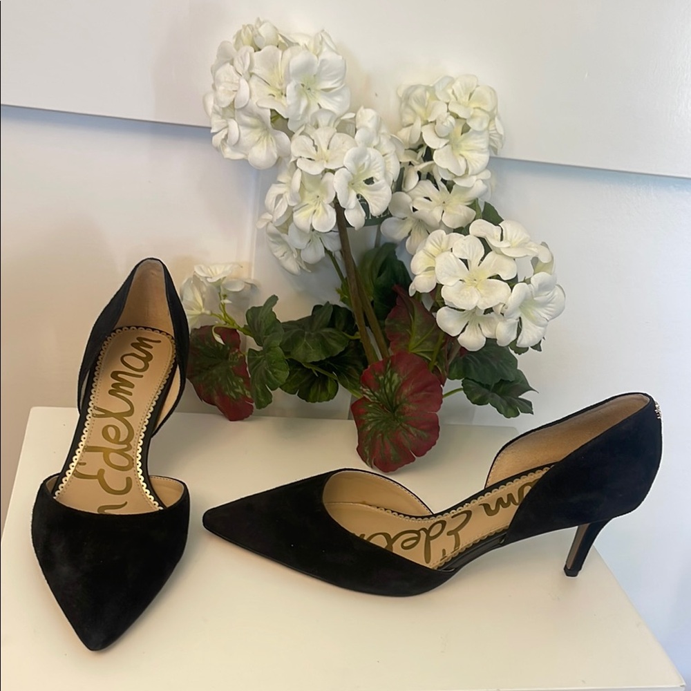 Sam Edelman Black Heels with Sleek Design